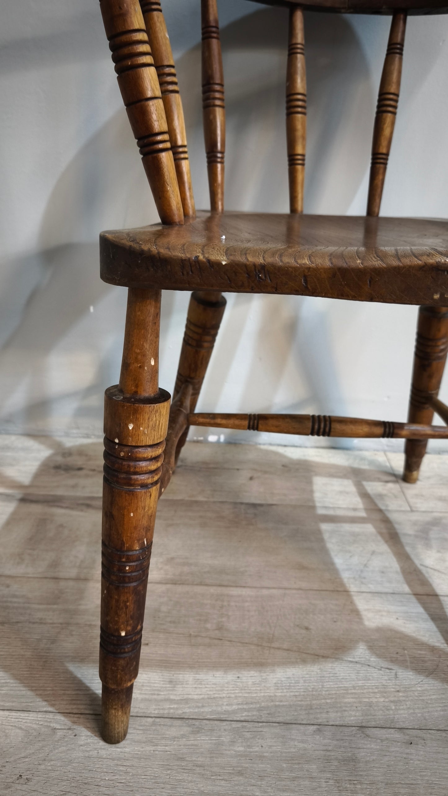 88676 Vecchia poltroncina in legno Glenister maker wycombe