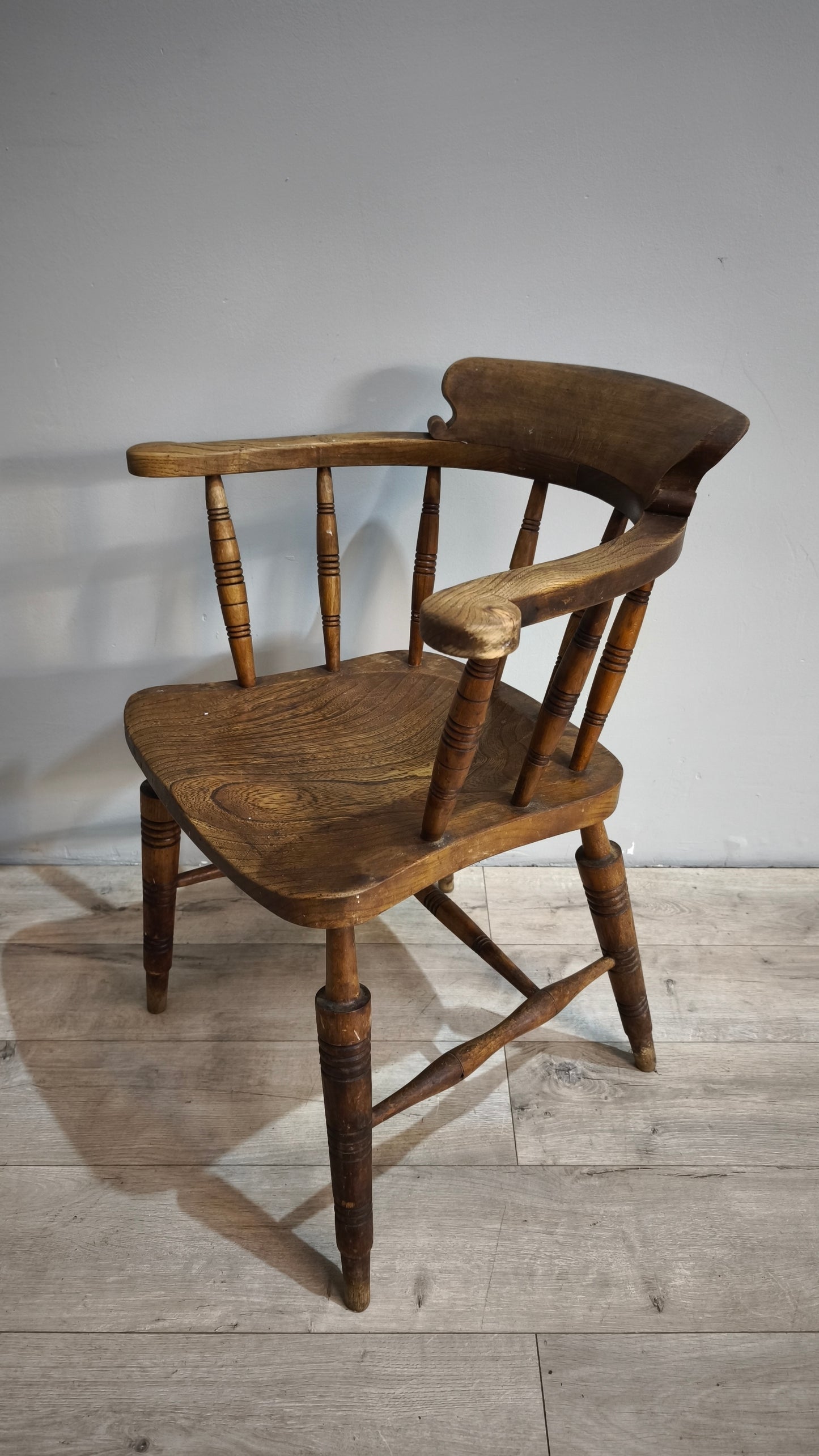 88676 Vecchia poltroncina in legno Glenister maker wycombe