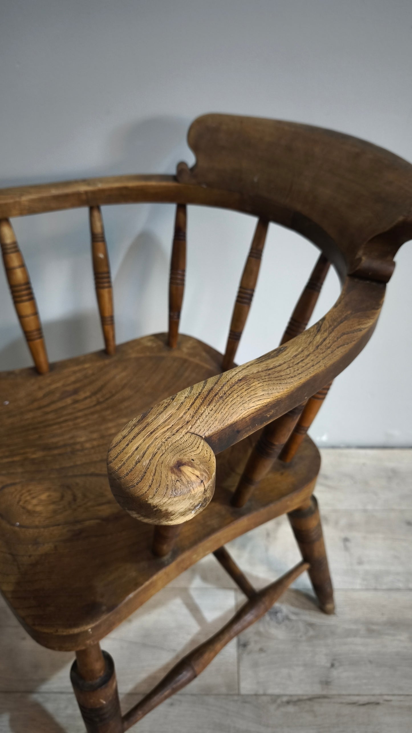 88676 Vecchia poltroncina in legno Glenister maker wycombe