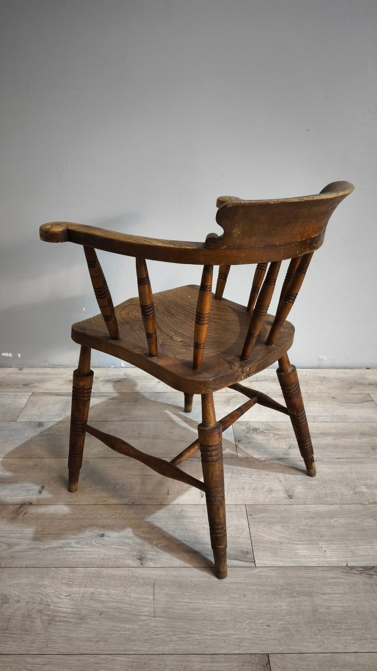 88676 Vecchia poltroncina in legno Glenister maker wycombe