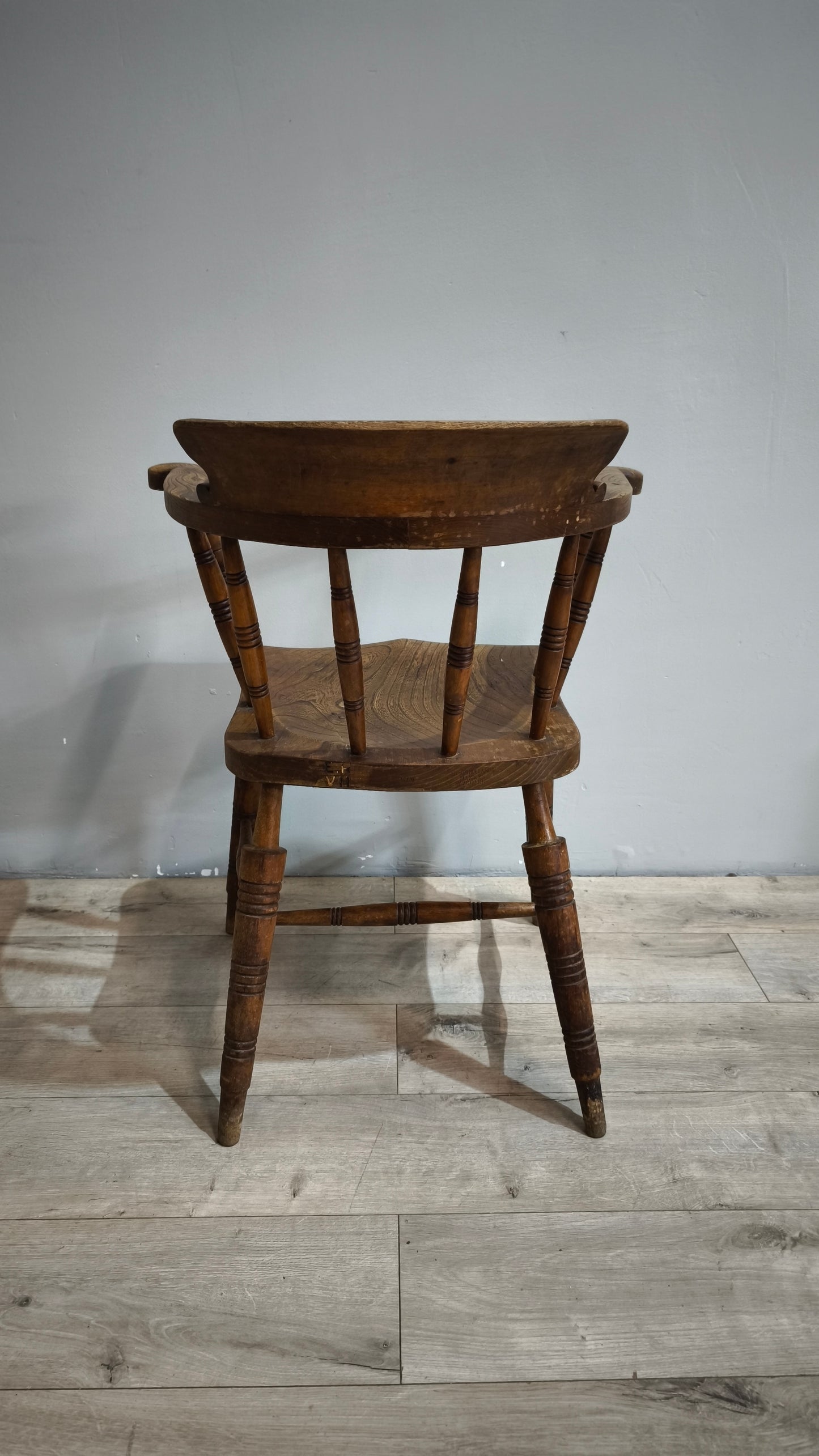 88676 Vecchia poltroncina in legno Glenister maker wycombe