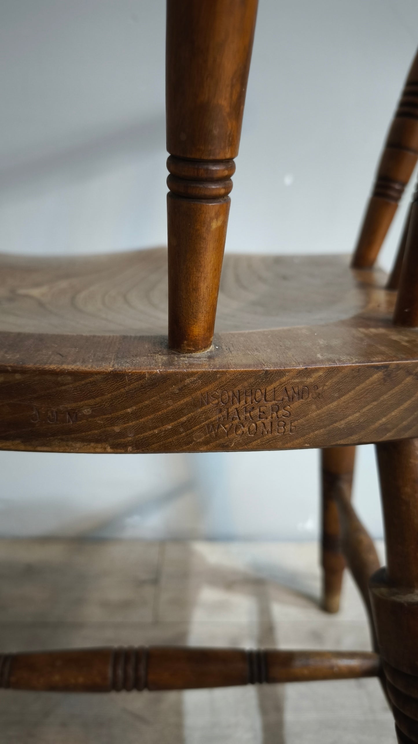 88676 Vecchia poltroncina in legno Glenister maker wycombe