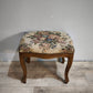 88679 Panchetto in legno con tappezzeria a fiori