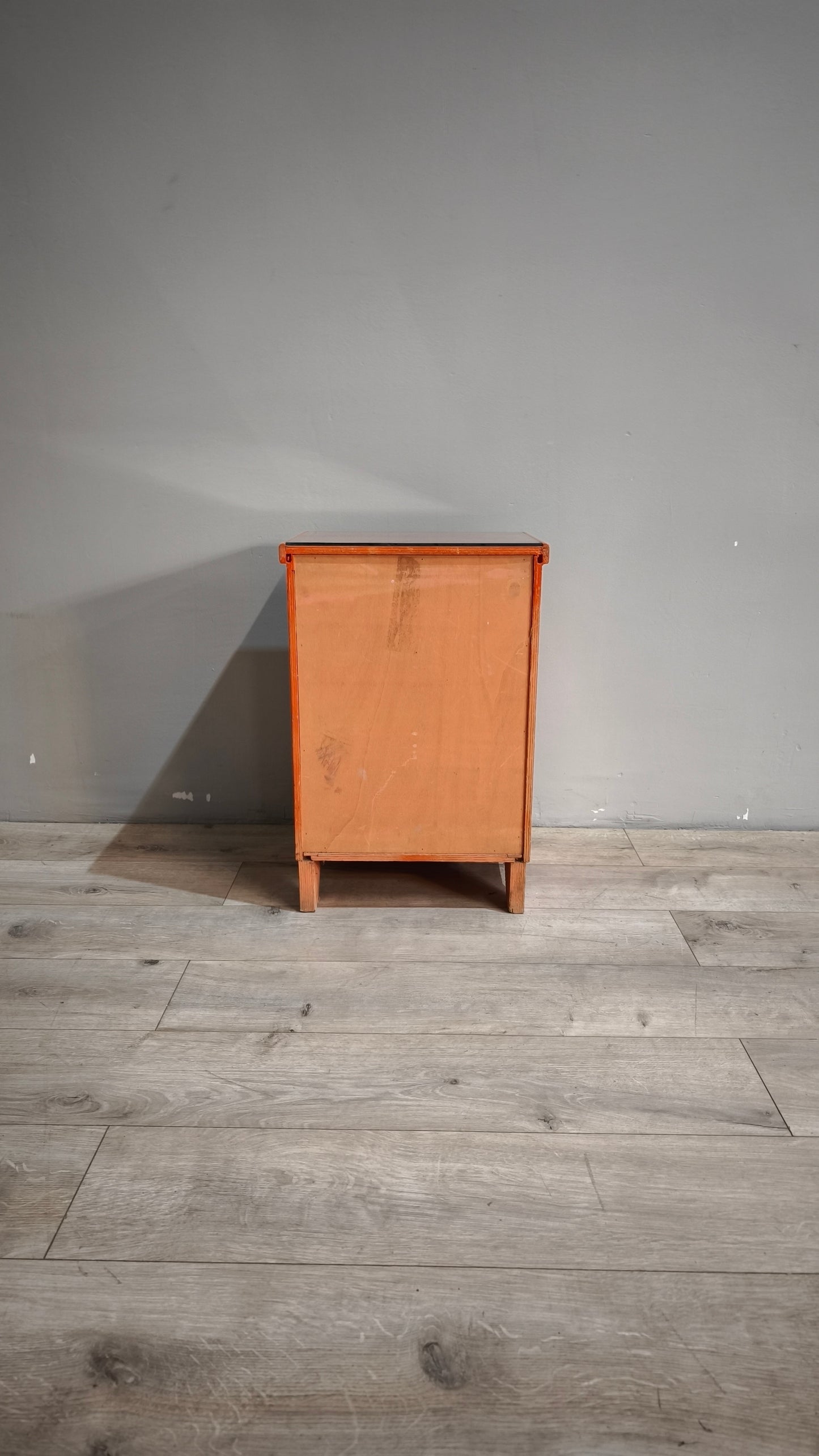 88673 Comodino a giorno color arancio