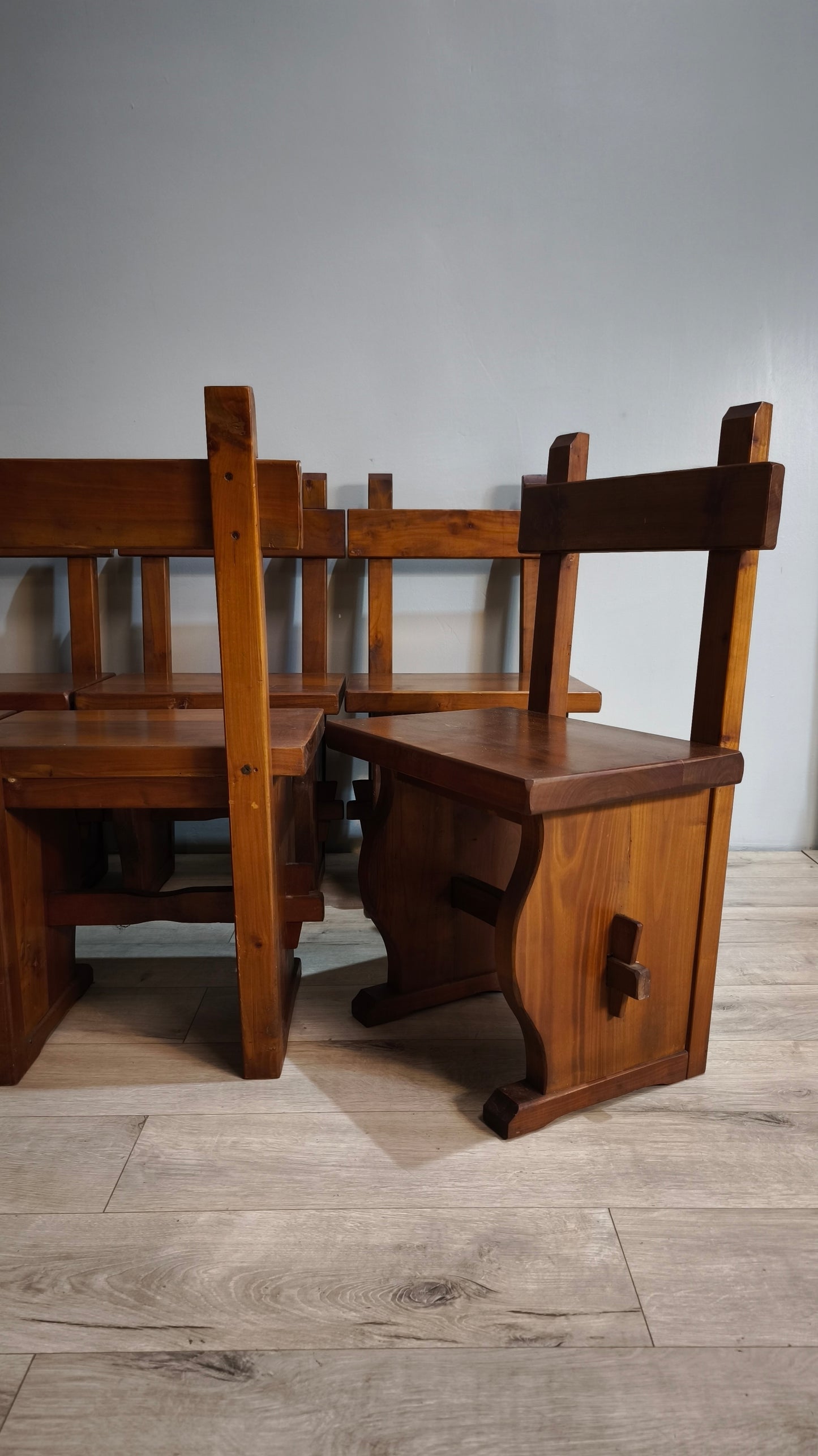 88683 Set n 8 sedie in legno massello