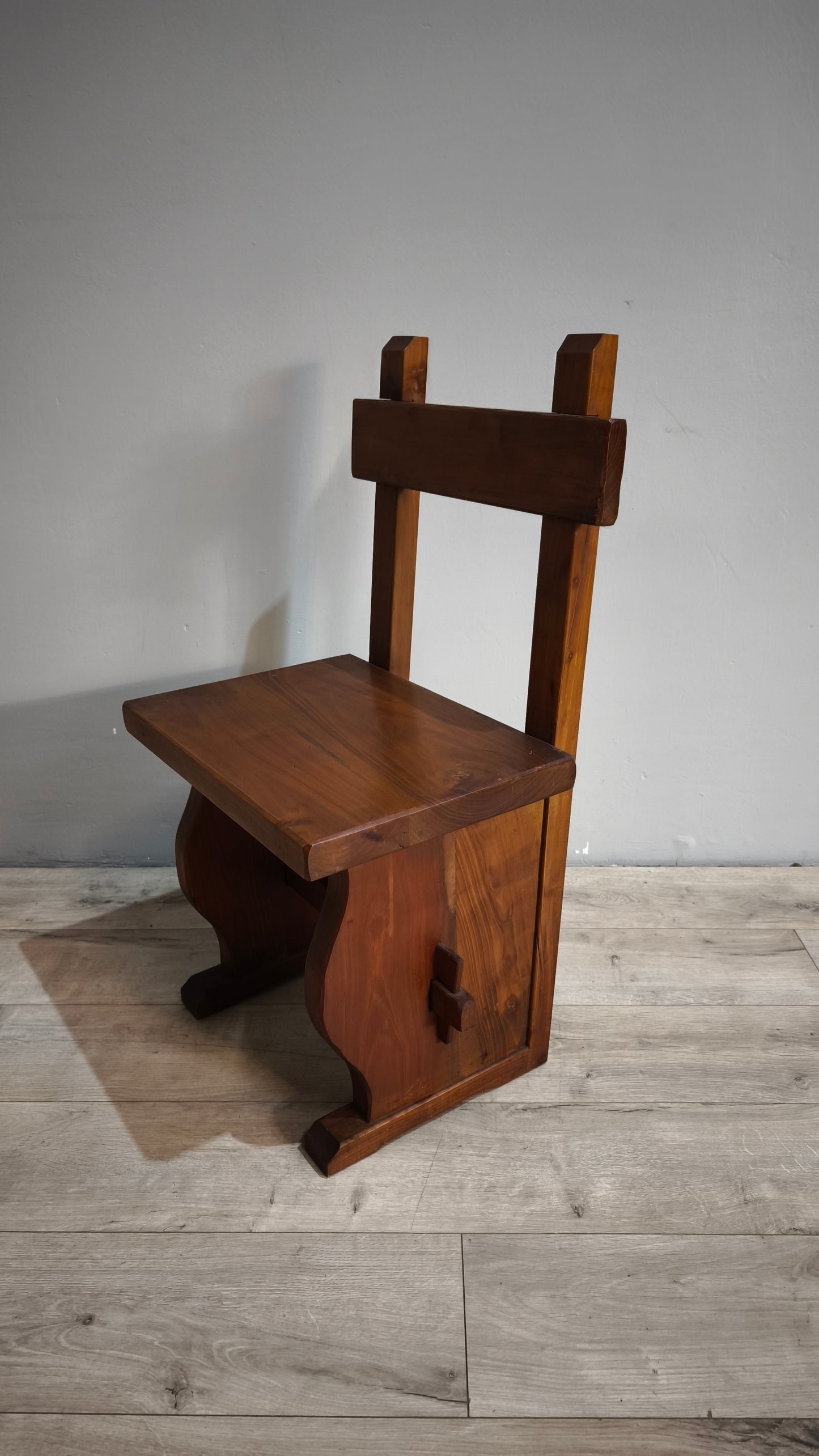 88683 Set n 8 sedie in legno massello