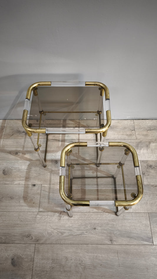 88546 Set n 2 tavolini in ottone e vetro con dettagli in plexiglass