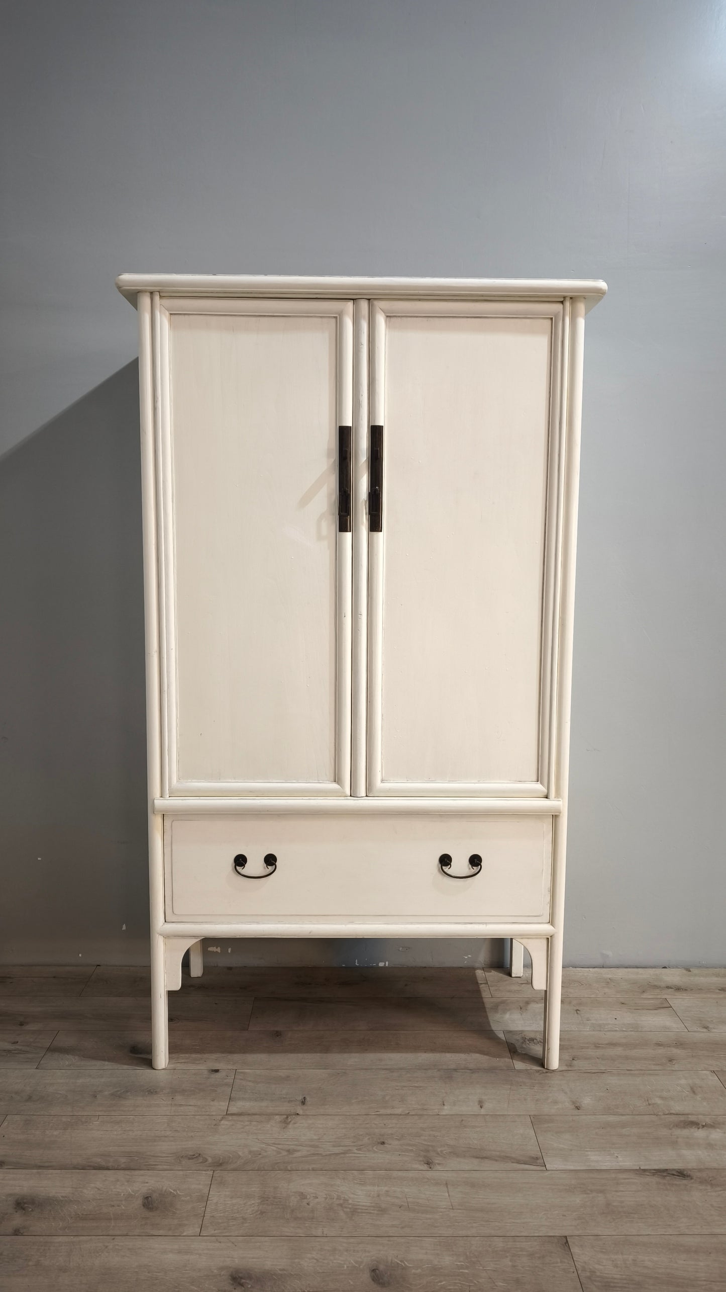 88708 Armadio in legno dipinto bianco stile cinese