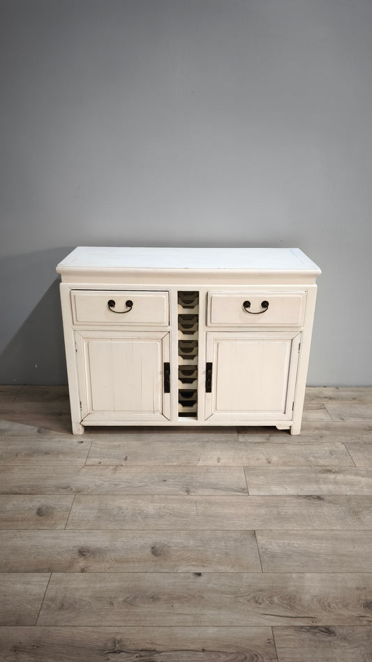 88705 Credenzina bianca due sportelli con portabottiglie