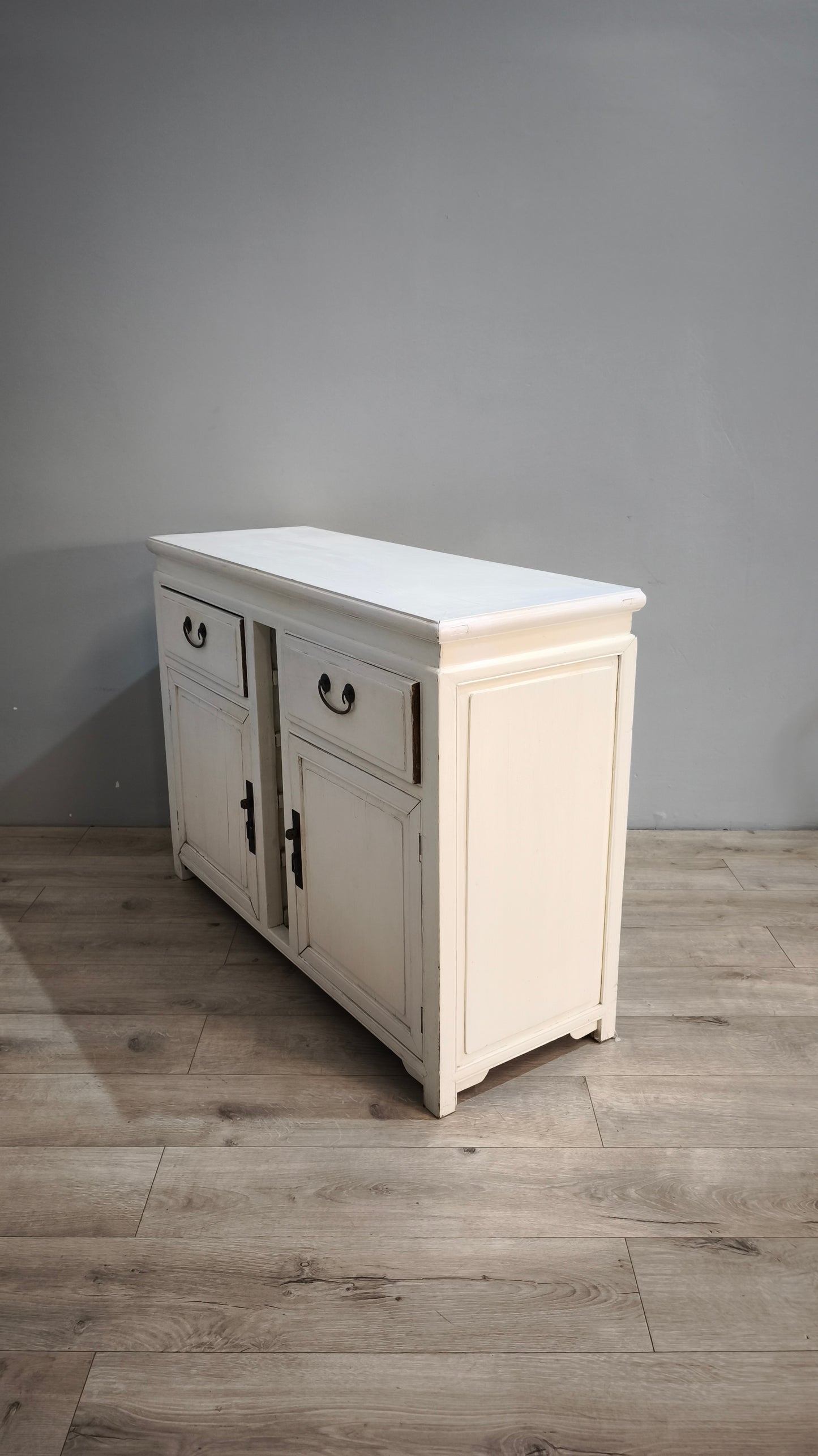 88705 Credenzina bianca due sportelli con portabottiglie