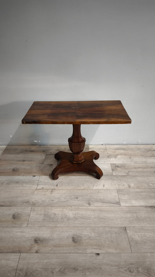 88714 Tavolo in legno con piano rettangolare e piede a ceppo