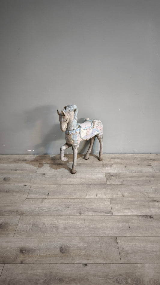 88545 Cavallino da giostra vintage in legno intagliato
