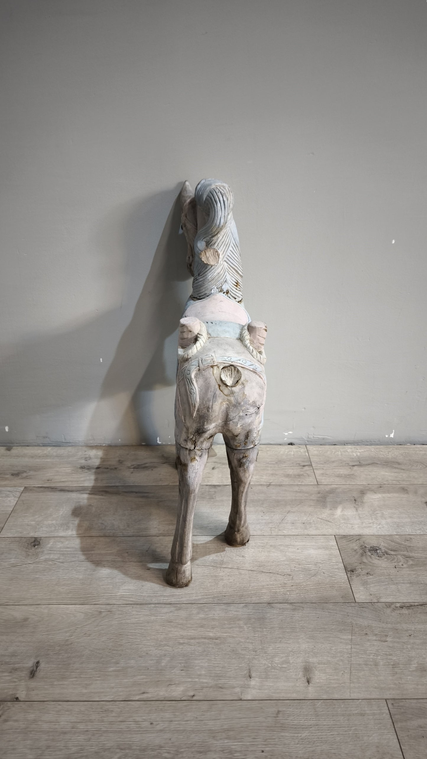 88545 Cavallino da giostra vintage in legno intagliato