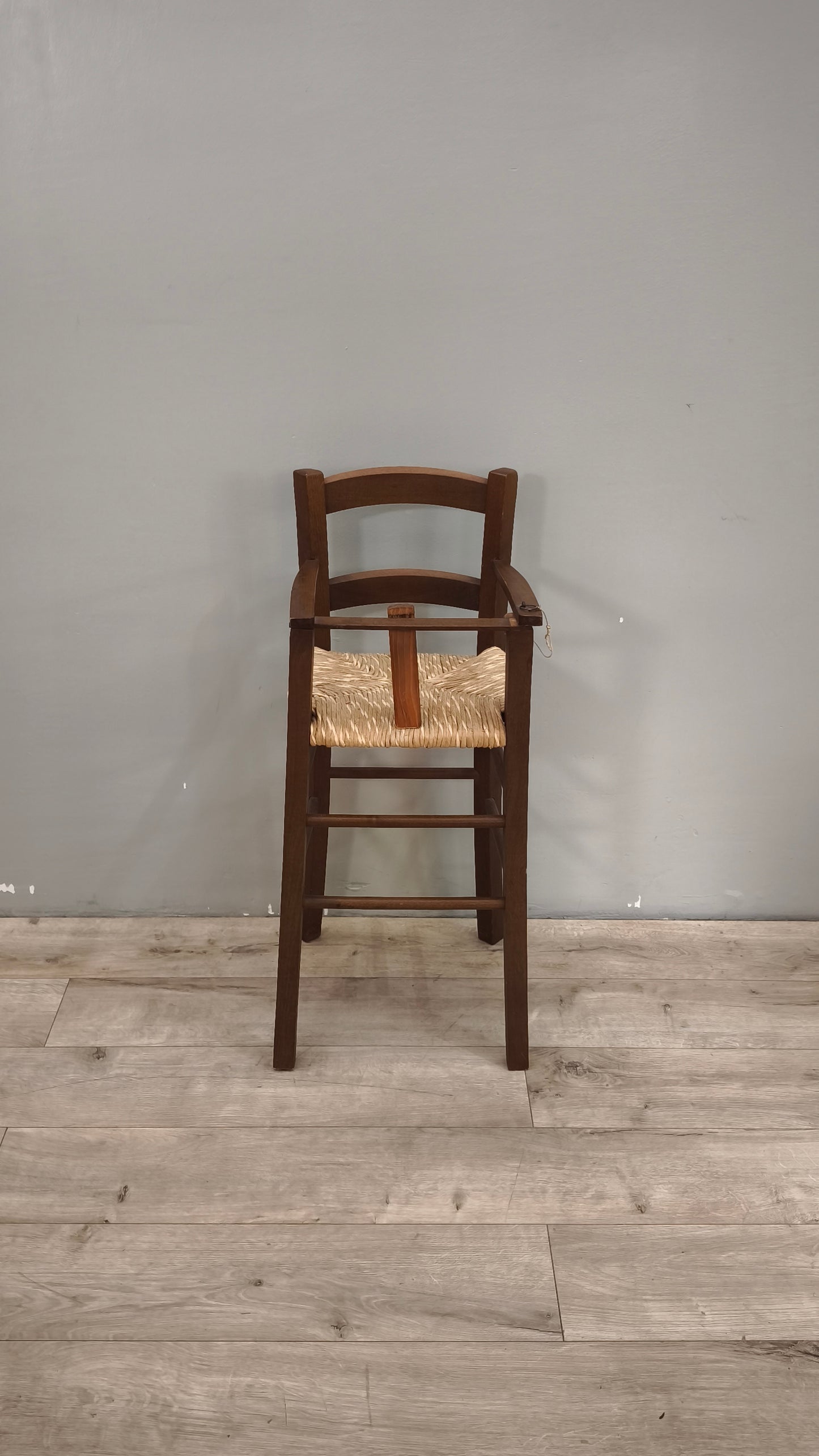 88729 Seggiolone in legno e paglia