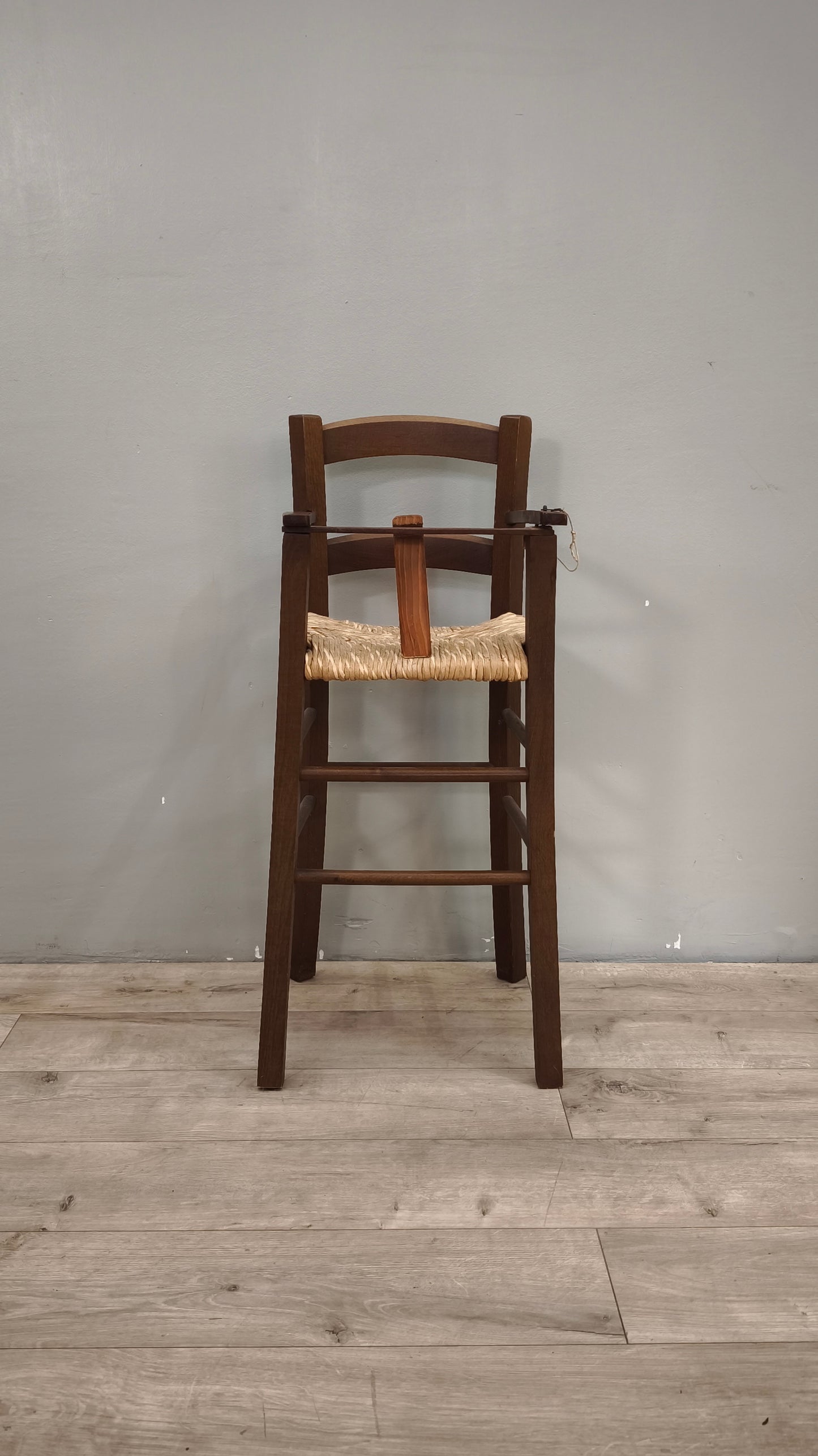 88729 Seggiolone in legno e paglia