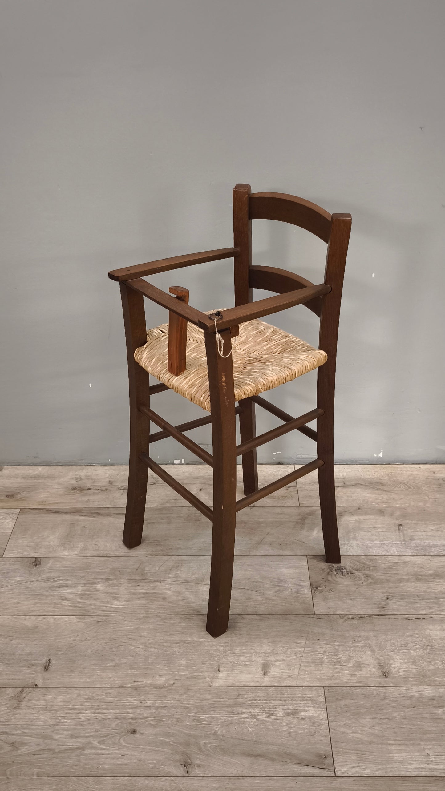 88729 Seggiolone in legno e paglia