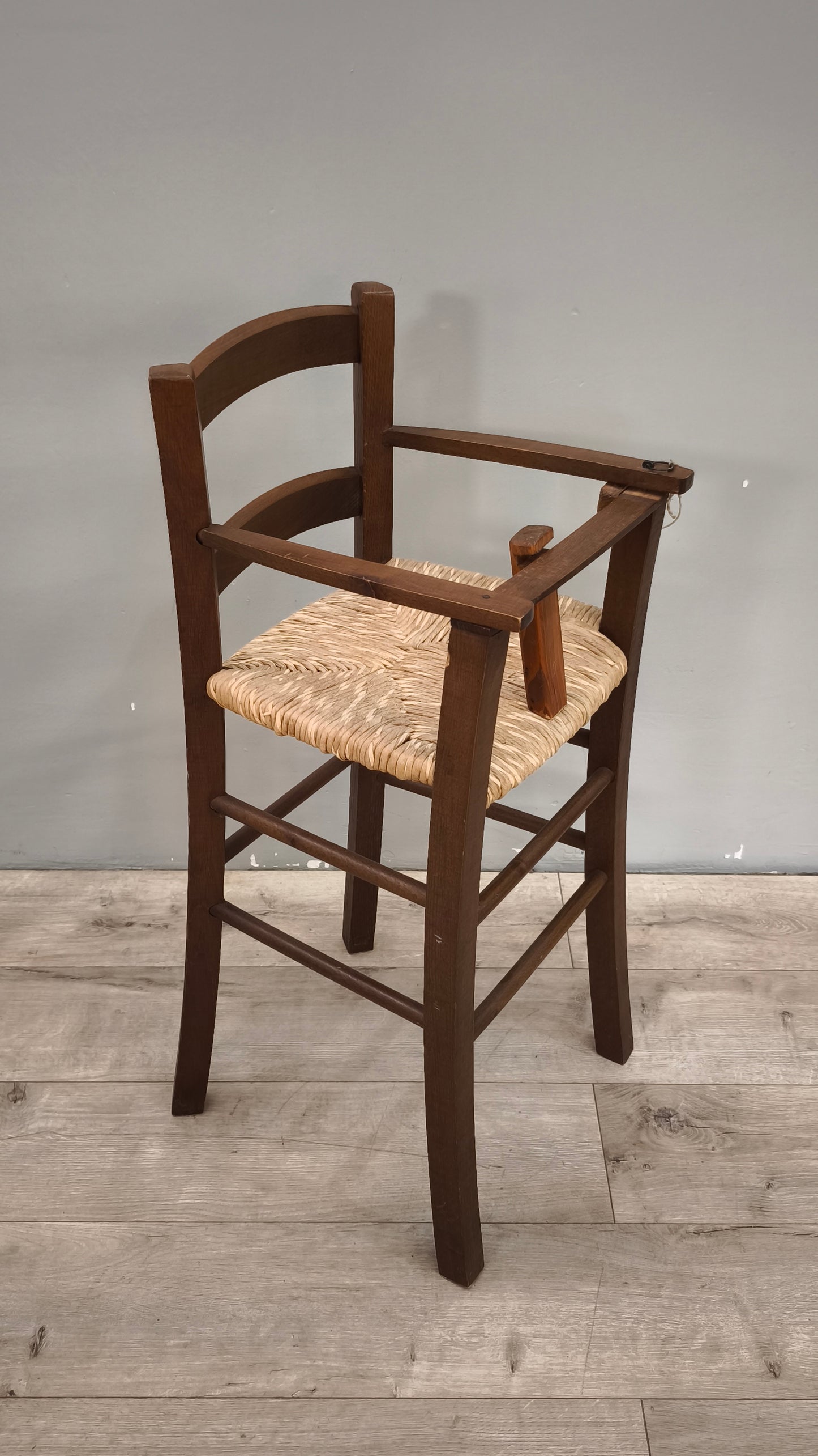 88729 Seggiolone in legno e paglia