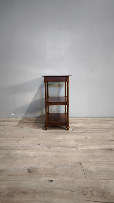 88783 Mobiletto in legno con tre ripiani e cassetto nascosto