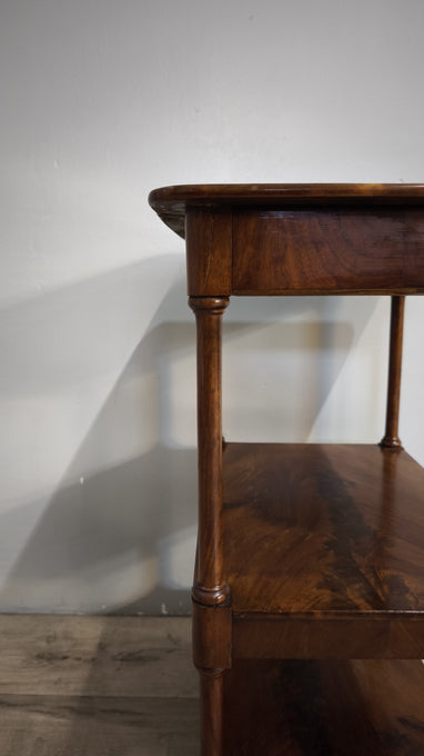 88783 Mobiletto in legno con tre ripiani e cassetto nascosto