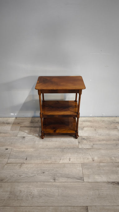 88783 Mobiletto in legno con tre ripiani e cassetto nascosto