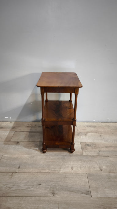 88783 Mobiletto in legno con tre ripiani e cassetto nascosto