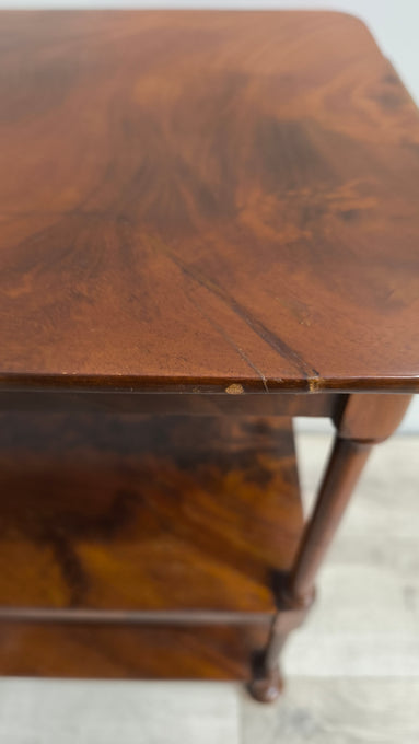 88783 Mobiletto in legno con tre ripiani e cassetto nascosto