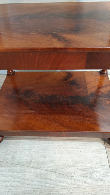 88783 Mobiletto in legno con tre ripiani e cassetto nascosto