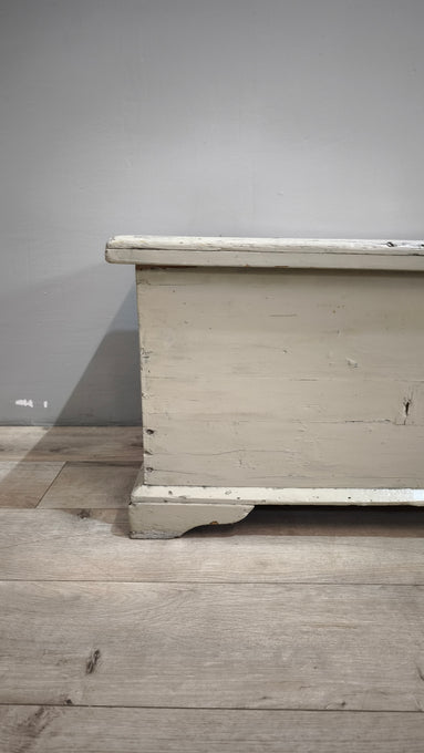 88832 Cassapanca in legno dipinta verde