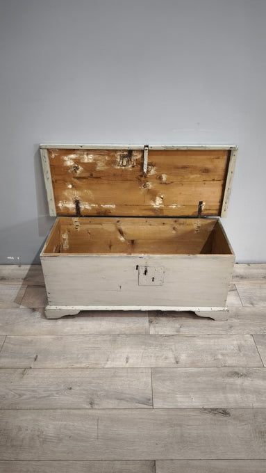 88832 Cassapanca in legno dipinta verde