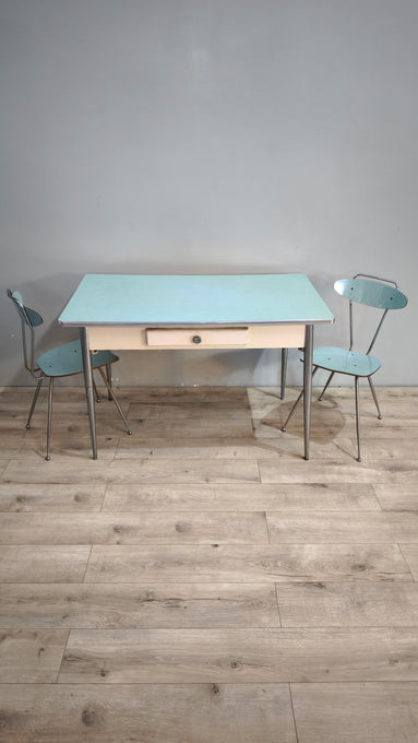88831 Set tavolo con 4 sedie in formica color azzurro