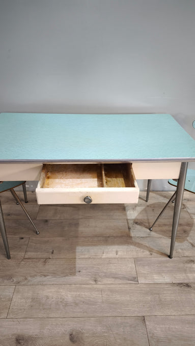 88831 Set tavolo con 4 sedie in formica color azzurro