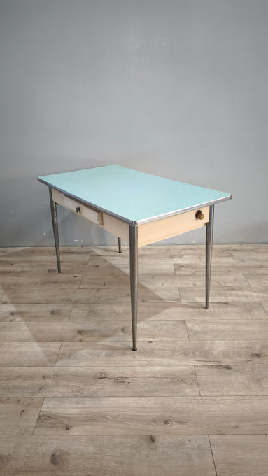 88831 Set tavolo con 4 sedie in formica color azzurro