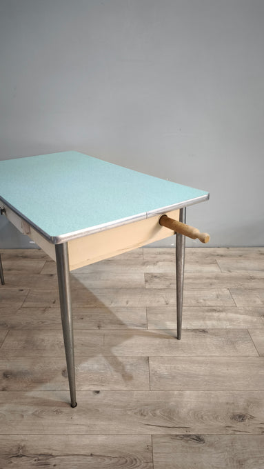 88831 Set tavolo con 4 sedie in formica color azzurro