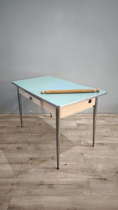 88831 Set tavolo con 4 sedie in formica color azzurro