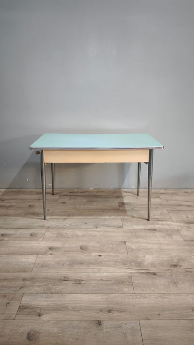 88831 Set tavolo con 4 sedie in formica color azzurro