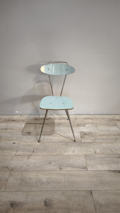 88831 Set tavolo con 4 sedie in formica color azzurro