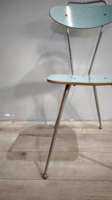 88831 Set tavolo con 4 sedie in formica color azzurro