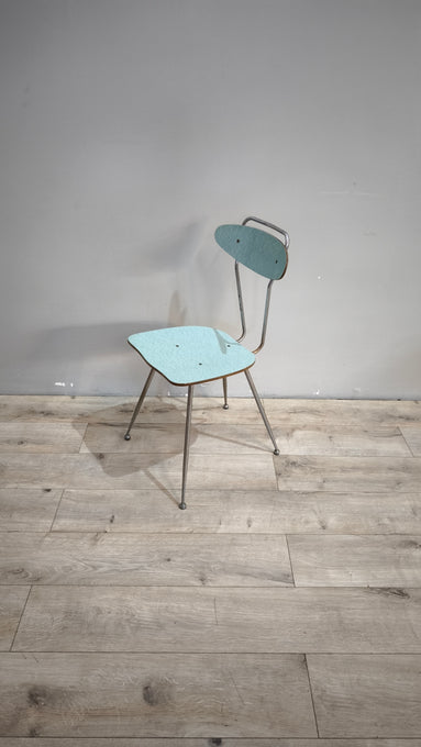 88831 Set tavolo con 4 sedie in formica color azzurro