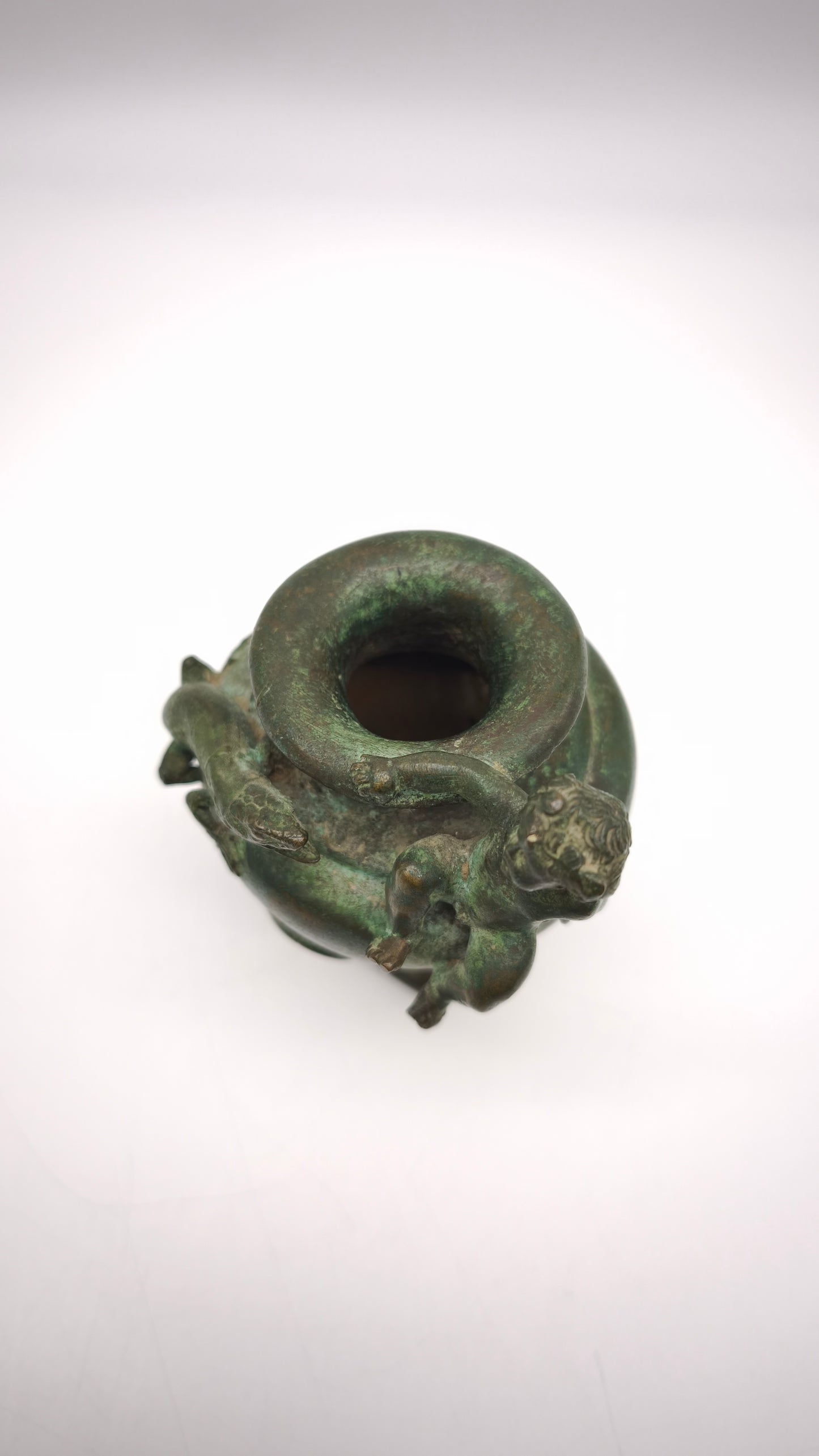 88857 Vasetto in bronzo decorato