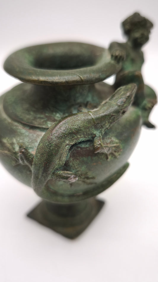 88857 Vasetto in bronzo decorato