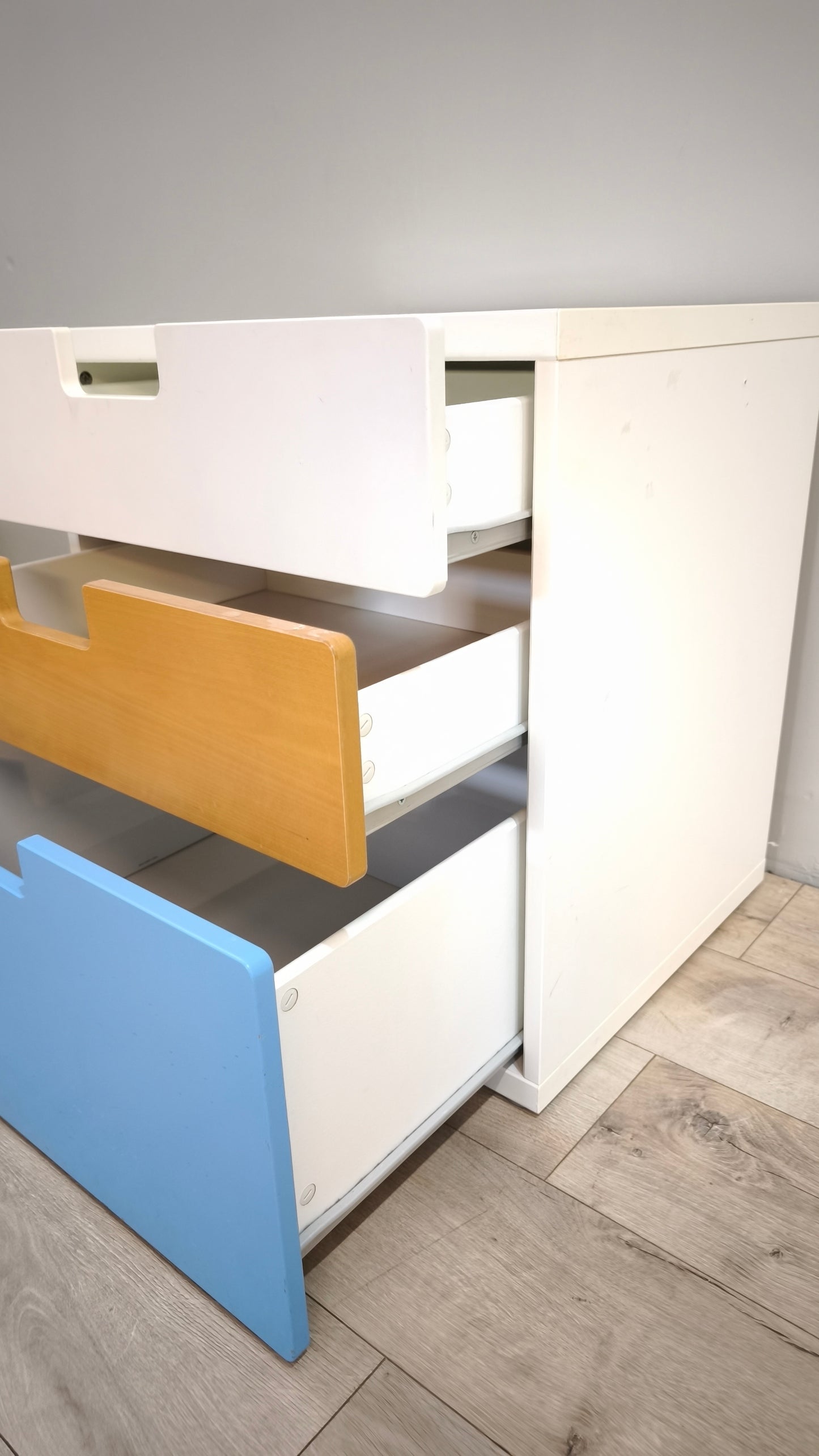 88933 Mobiletto con cassetti colorati