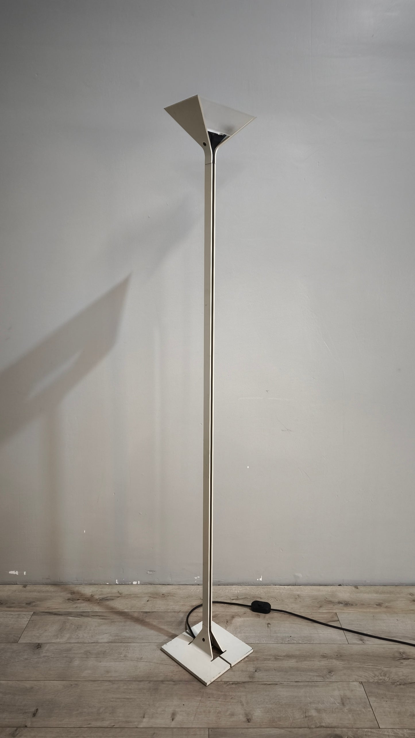 88960 Piantana Flos modello Papillona