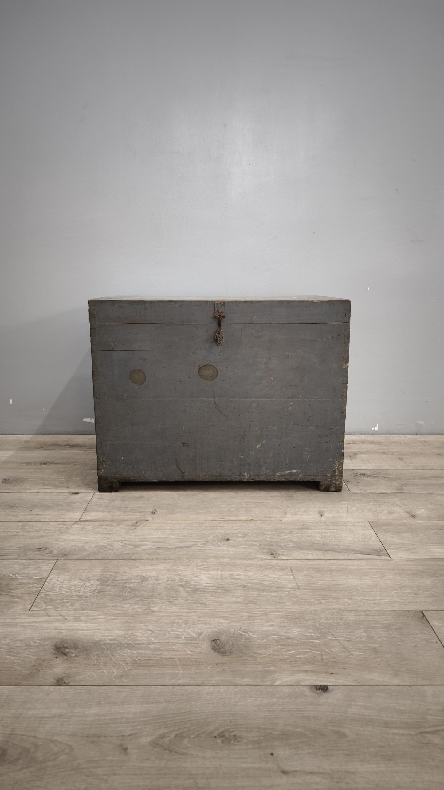 88992 Baule a cassa in legno dipinto grigio