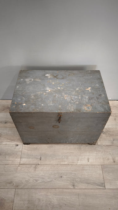 88992 Baule a cassa in legno dipinto grigio