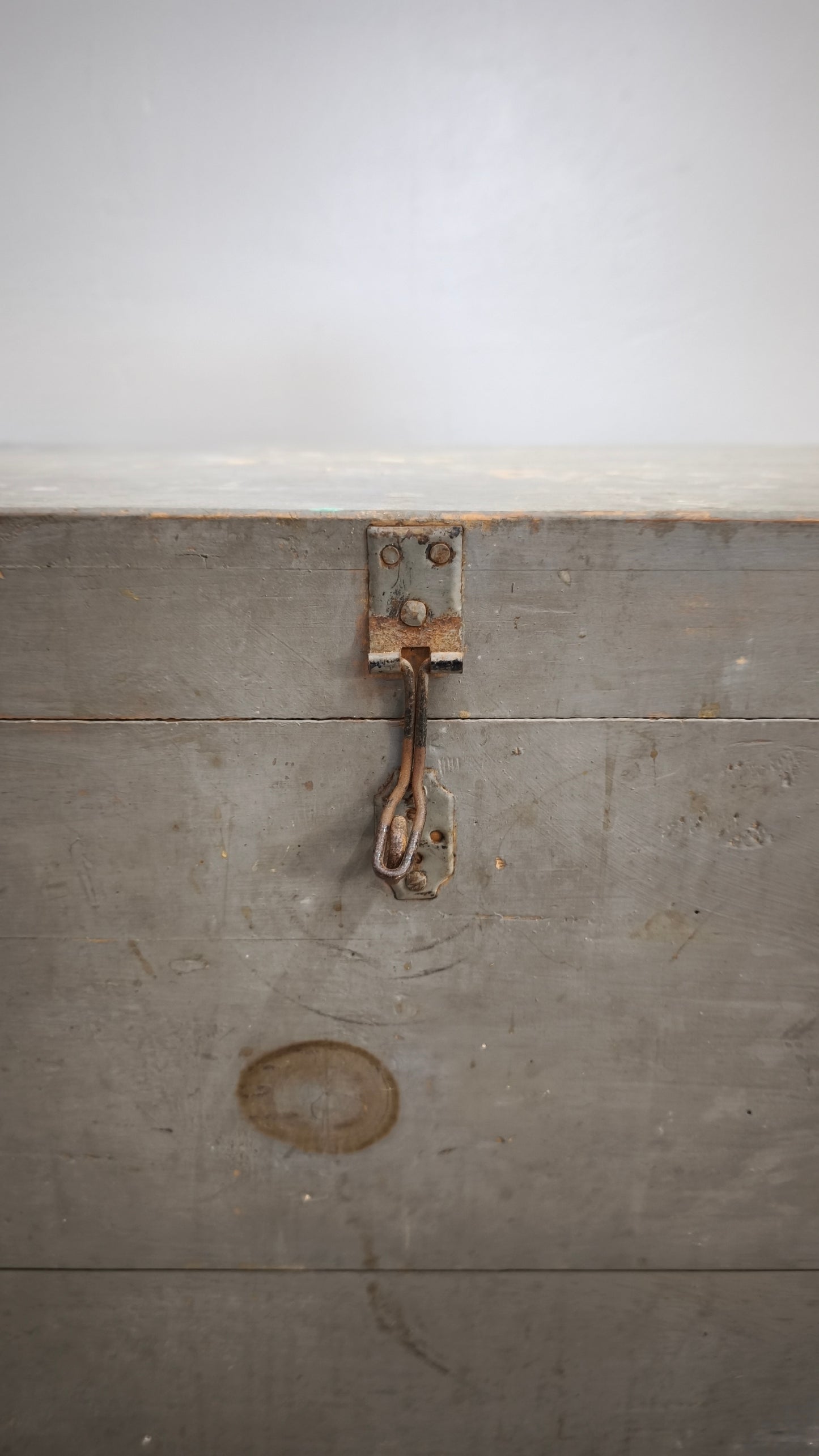 88992 Baule a cassa in legno dipinto grigio