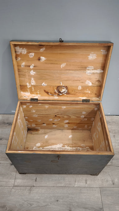 88992 Baule a cassa in legno dipinto grigio