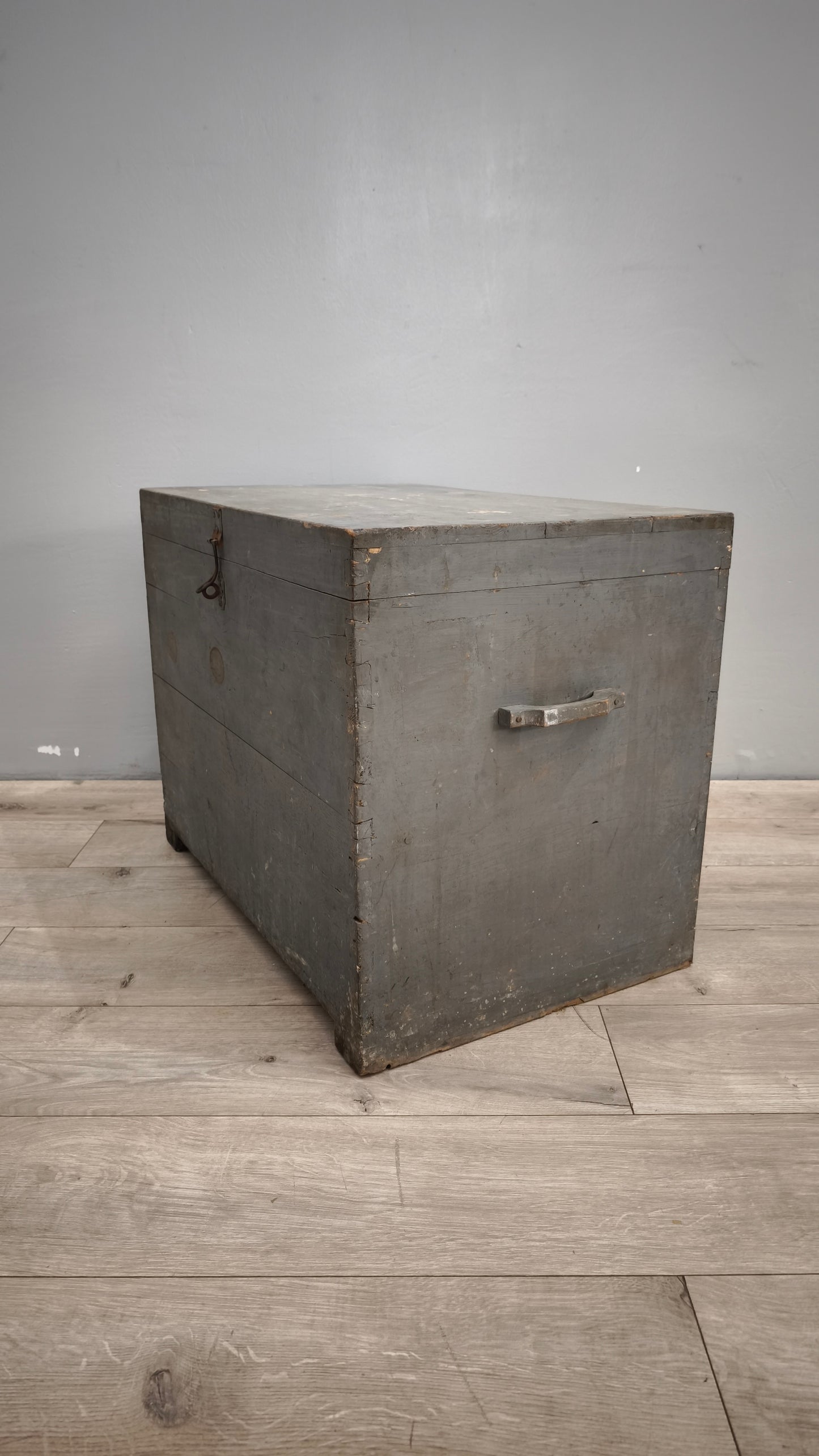 88992 Baule a cassa in legno dipinto grigio