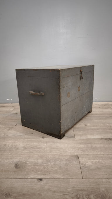 88992 Baule a cassa in legno dipinto grigio