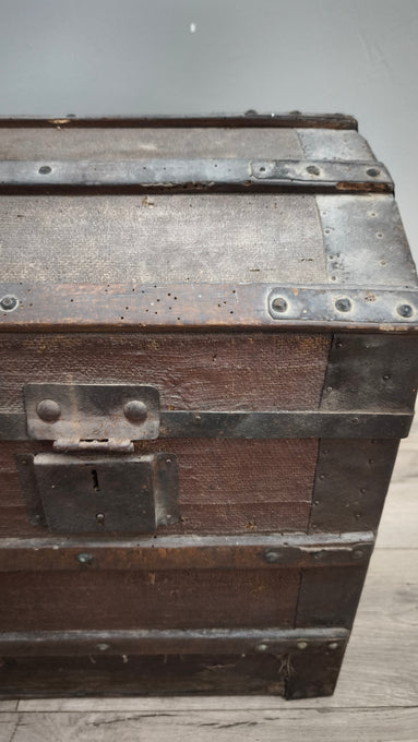 88991 Baule in legno bombato