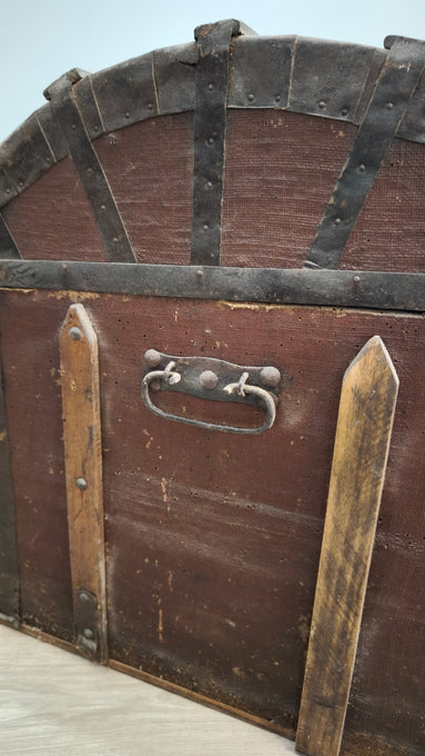 88991 Baule in legno bombato